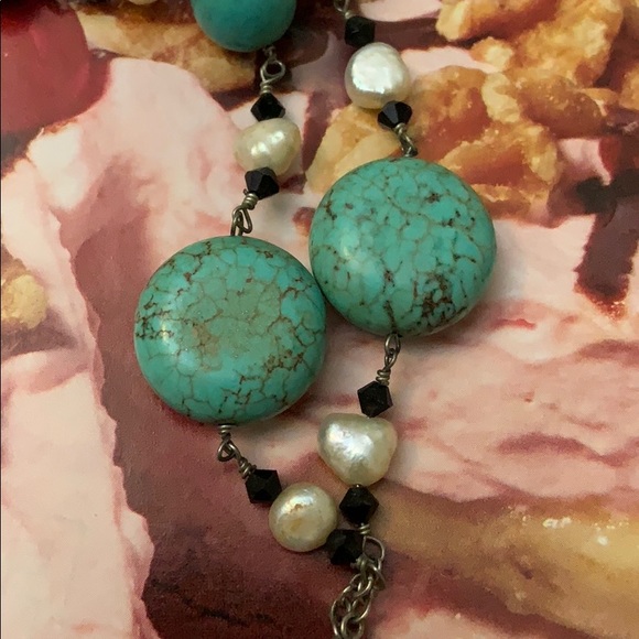Beautiful Turquoise & Pearl Beaded Necklace - Picture 4 of 7